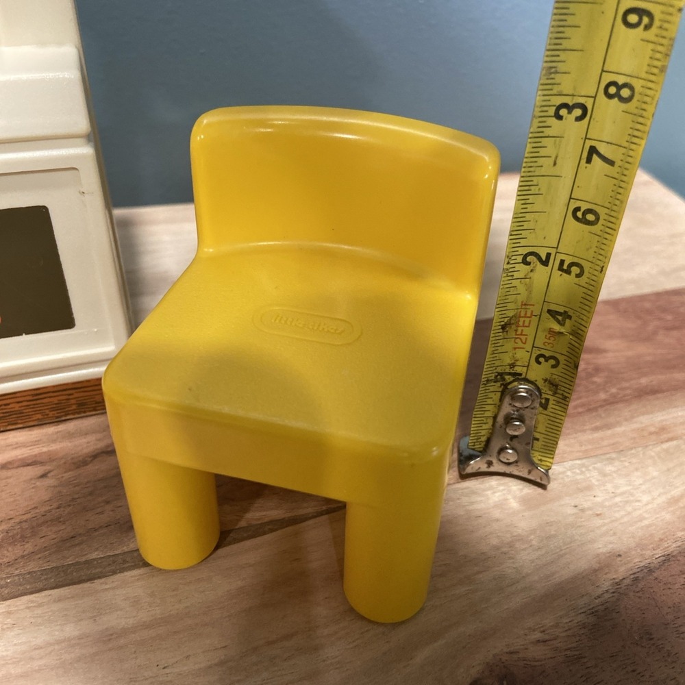 Little Tikes Dollhouse Kitchen Island Stove Oven with 2 Yellow Chairs - Picture 2 of 6